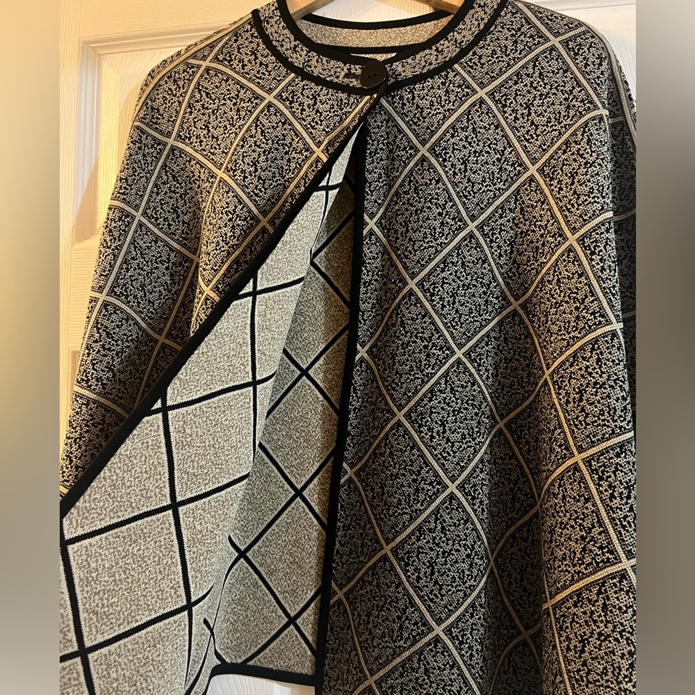 Reversible Cape - image 6